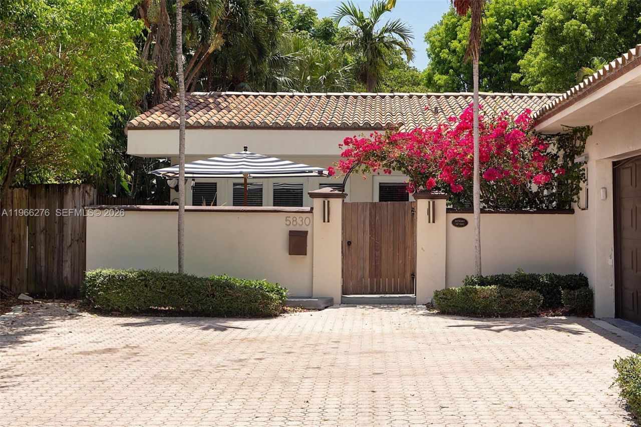 5830 Pine Tree Dr, Miami Beach, FL 33140 Photo