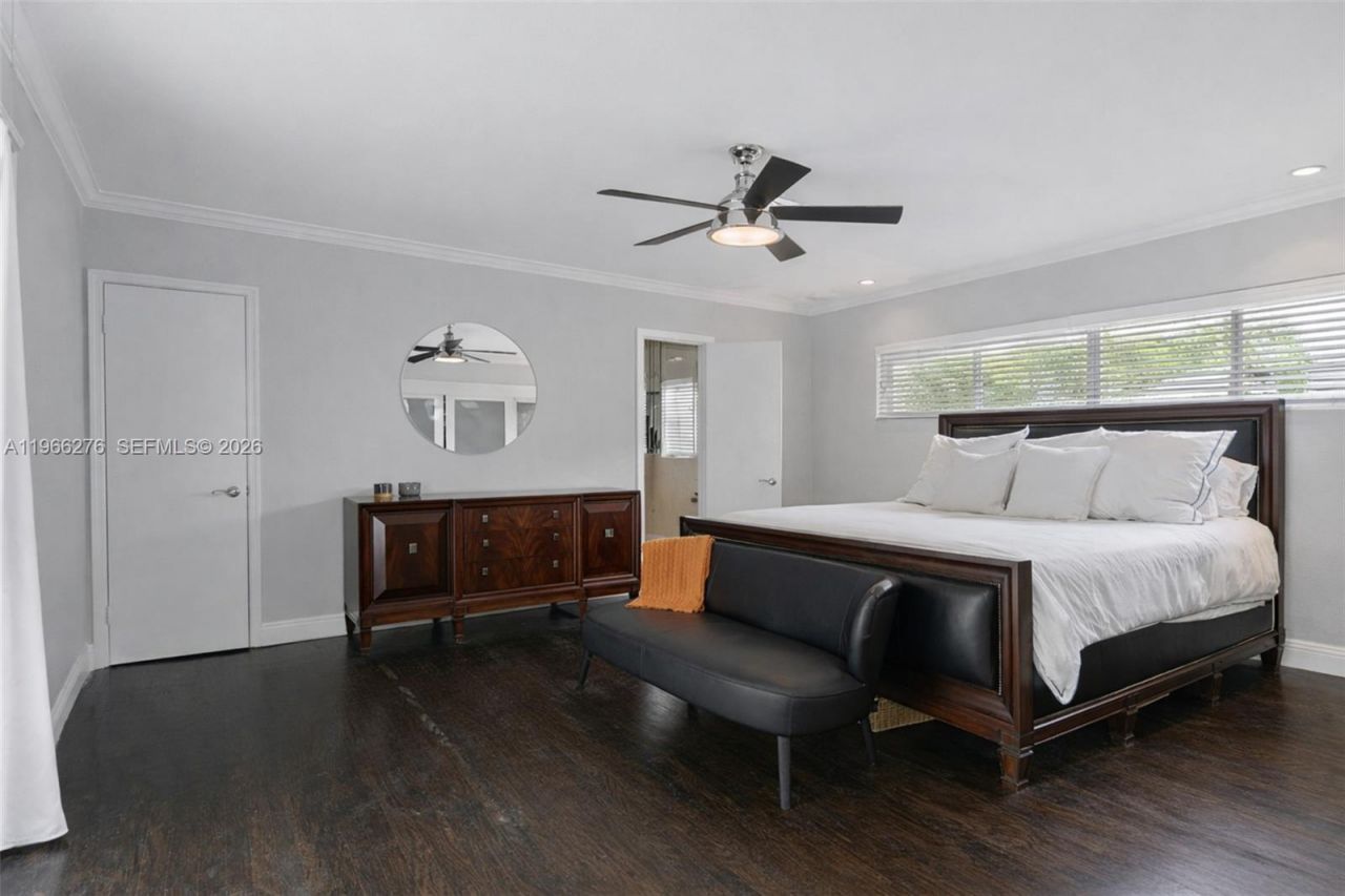 5830 Pine Tree Dr, Miami Beach, FL 33140 Photo