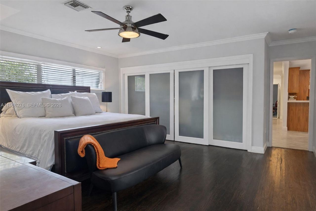 5830 Pine Tree Dr, Miami Beach, FL 33140 Photo