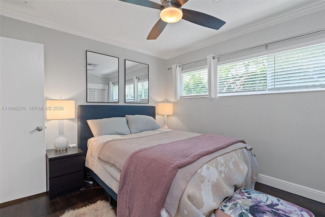 5830 Pine Tree Dr, Miami Beach, FL 33140 Photo