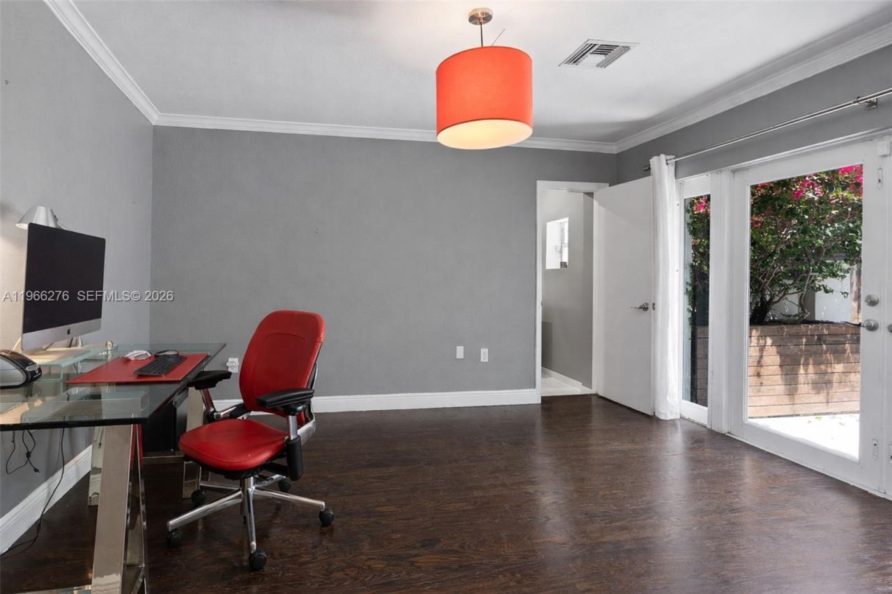 5830 Pine Tree Dr, Miami Beach, FL 33140 Photo