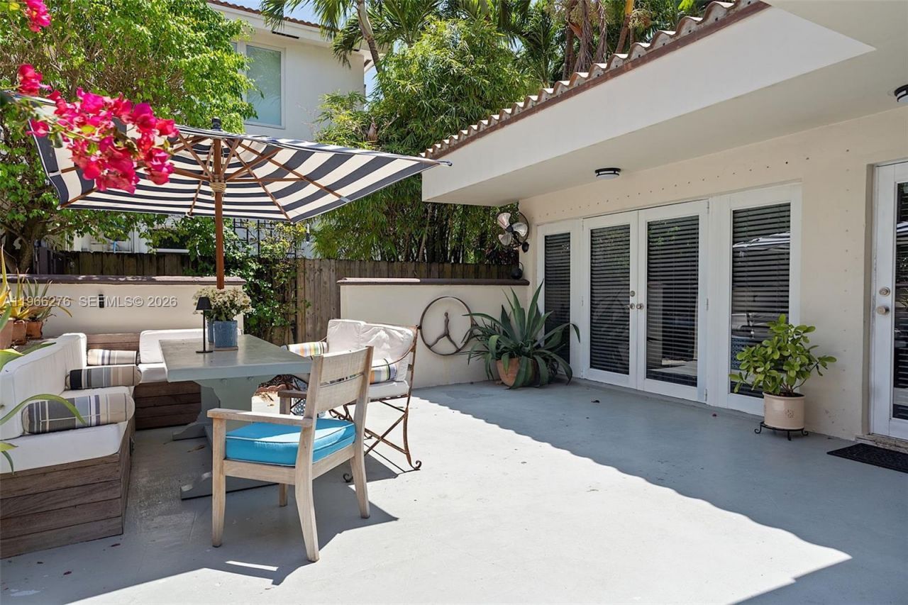 5830 Pine Tree Dr, Miami Beach, FL 33140 Photo