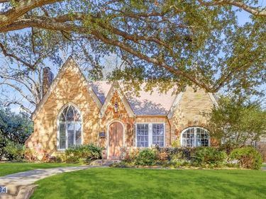 904 Clermont Avenue, Dallas, TX 75223