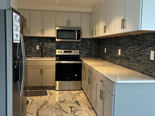 8900 E Jefferson Avenue, Unit 632, Detroit, MI 48214