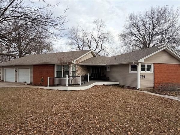 734 N Leonard Street, Girard, KS 66743