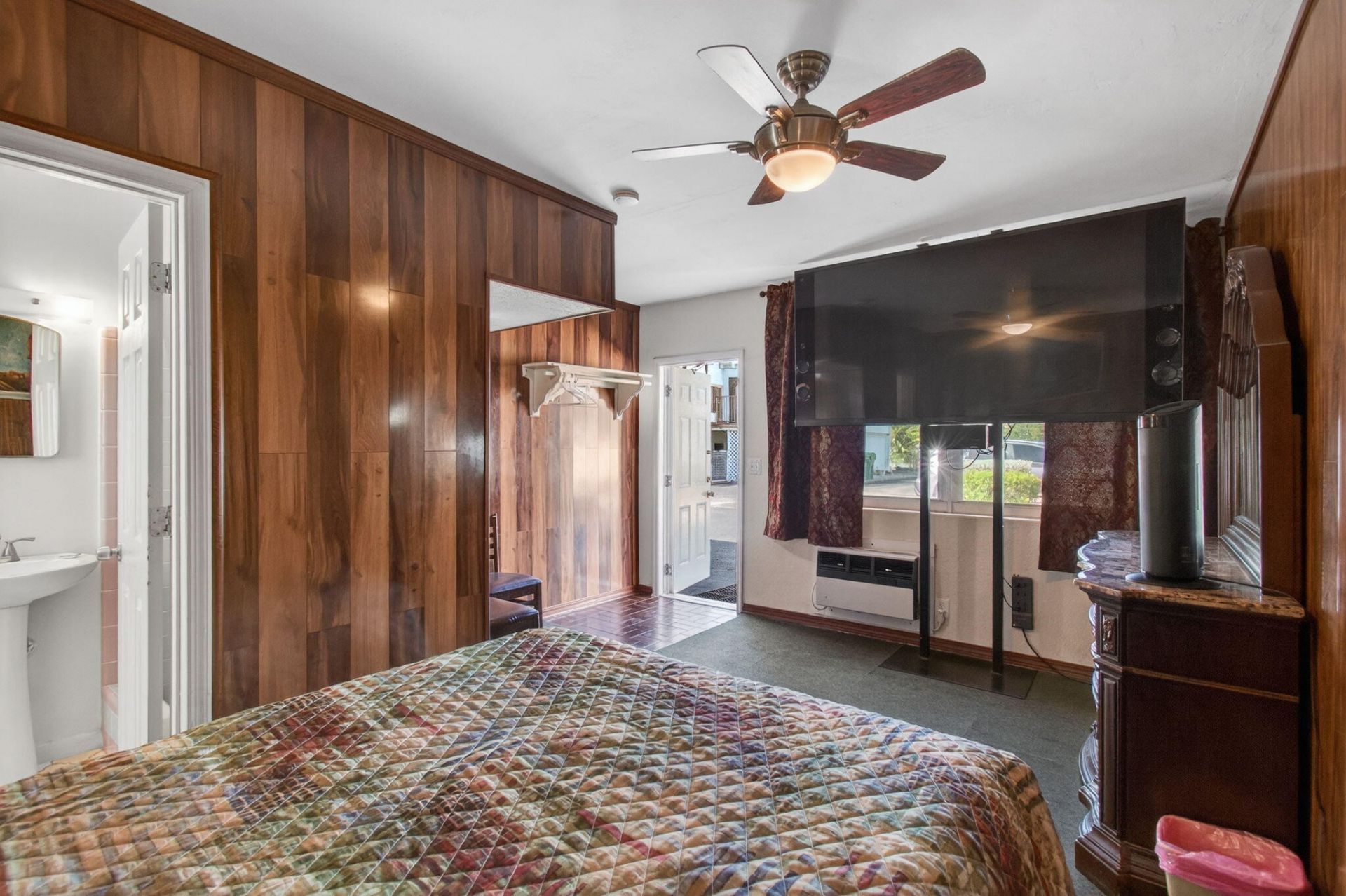 704 N Dixie Highway, Lantana, FL 33462 Photo