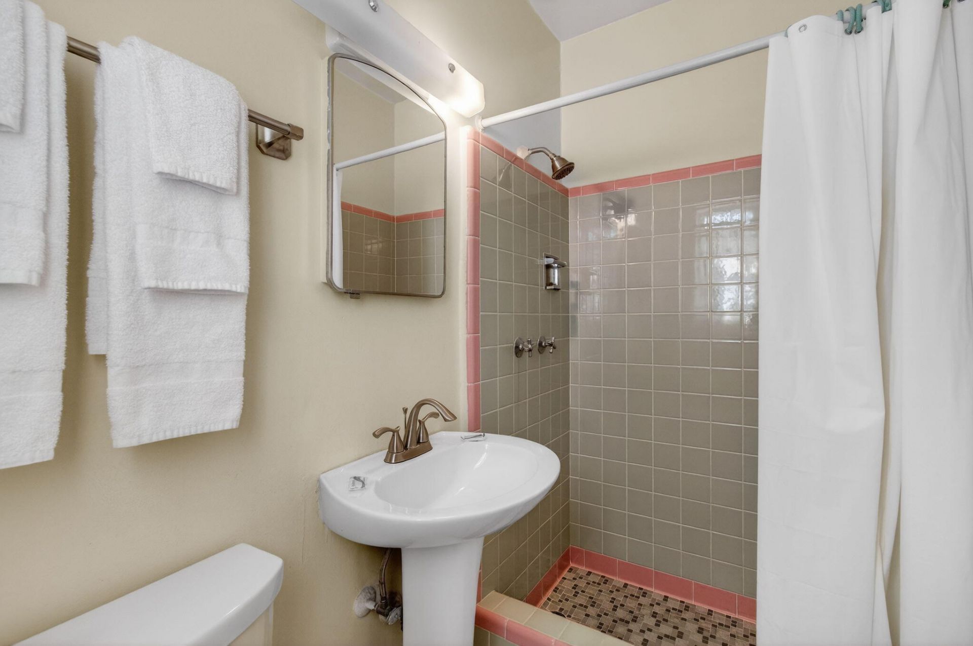 704 N Dixie Highway, Lantana, FL 33462 Photo