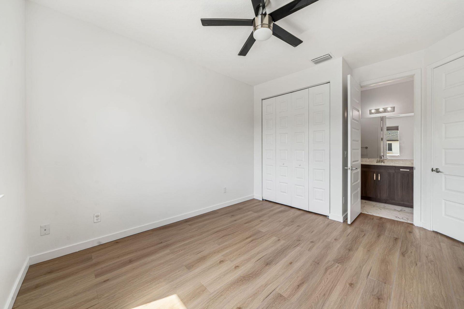 511 Pioneer Way, Royal Palm Beach, FL 33411 Photo