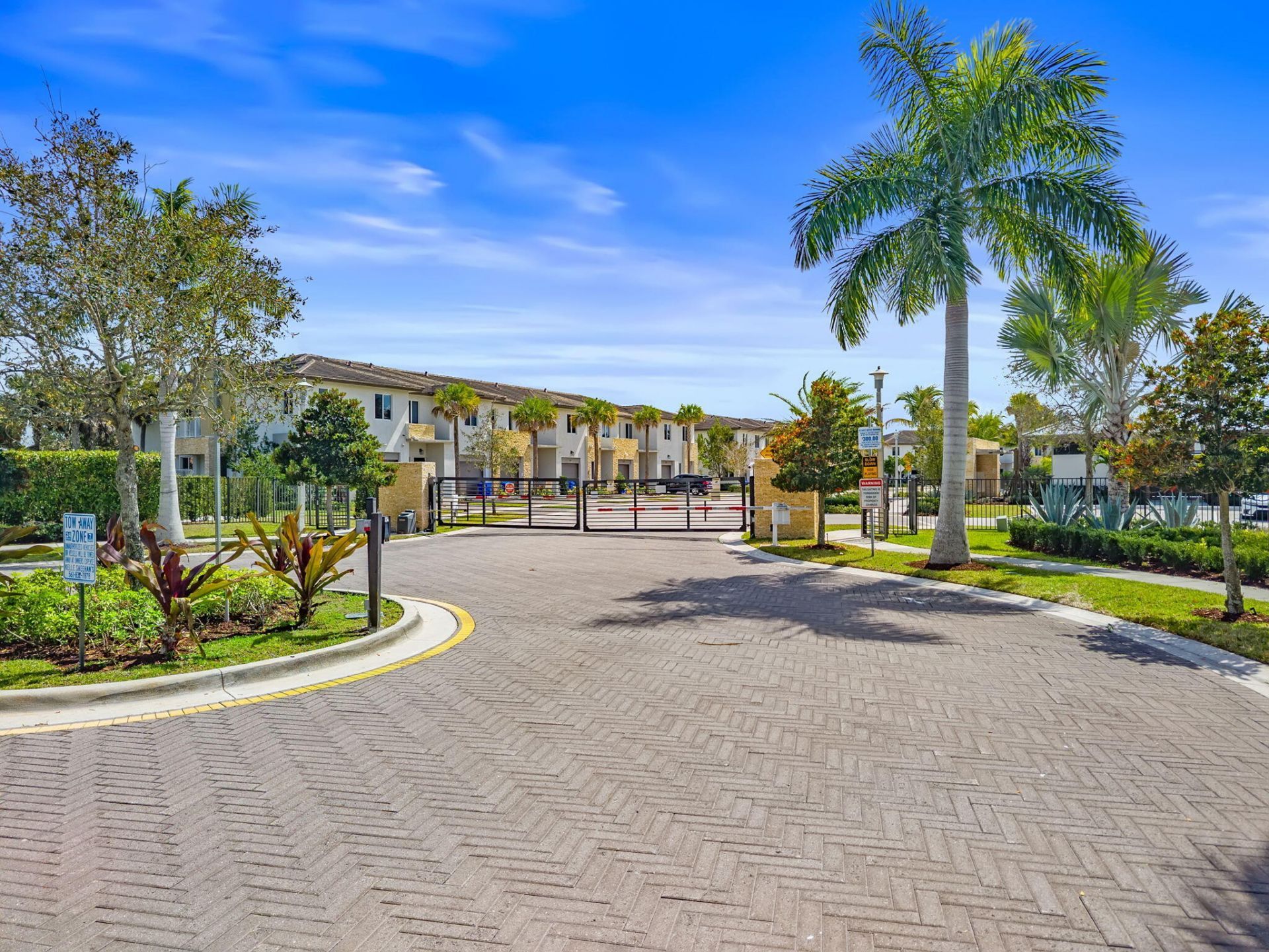 511 Pioneer Way, Royal Palm Beach, FL 33411 Photo