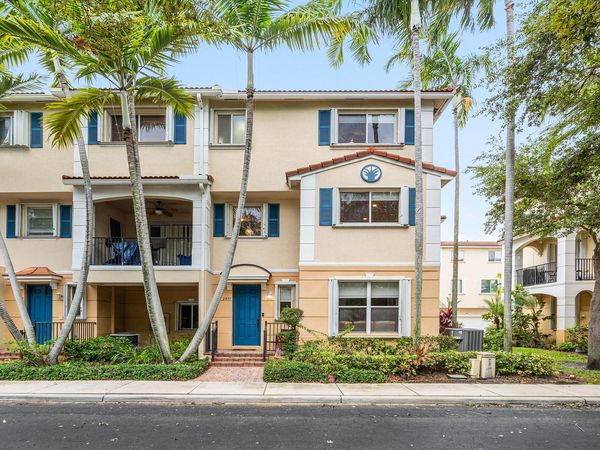 2897 S Greenleaf Circle, Boynton Beach, FL 33426