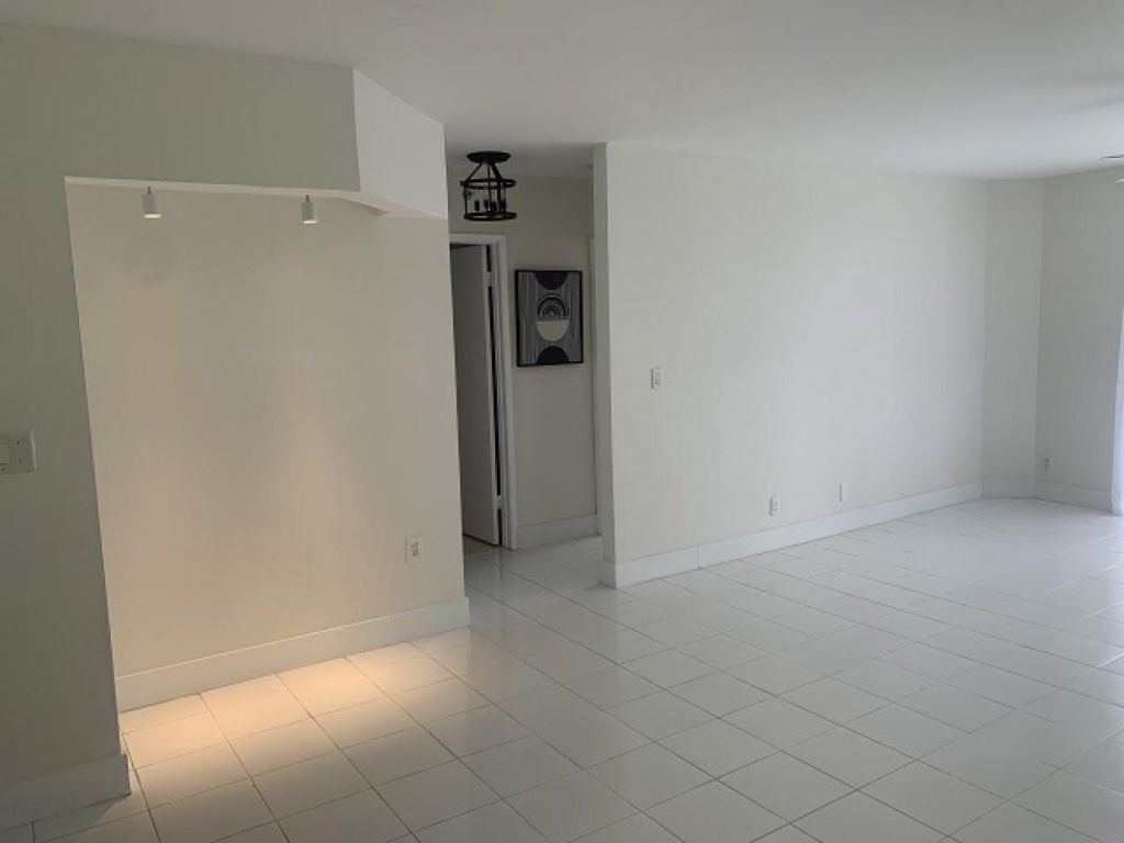 3600 Mystic Pointe Drive, Unit 314, Aventura, FL 33180 Photo