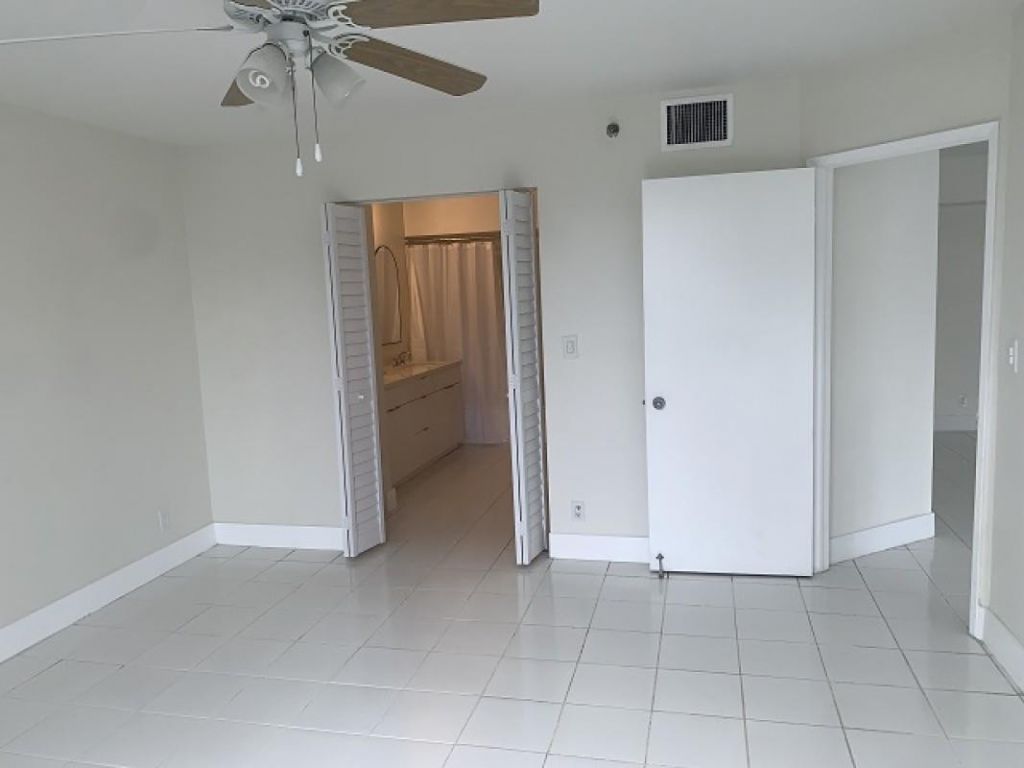 3600 Mystic Pointe Drive, Unit 314, Aventura, FL 33180 Photo