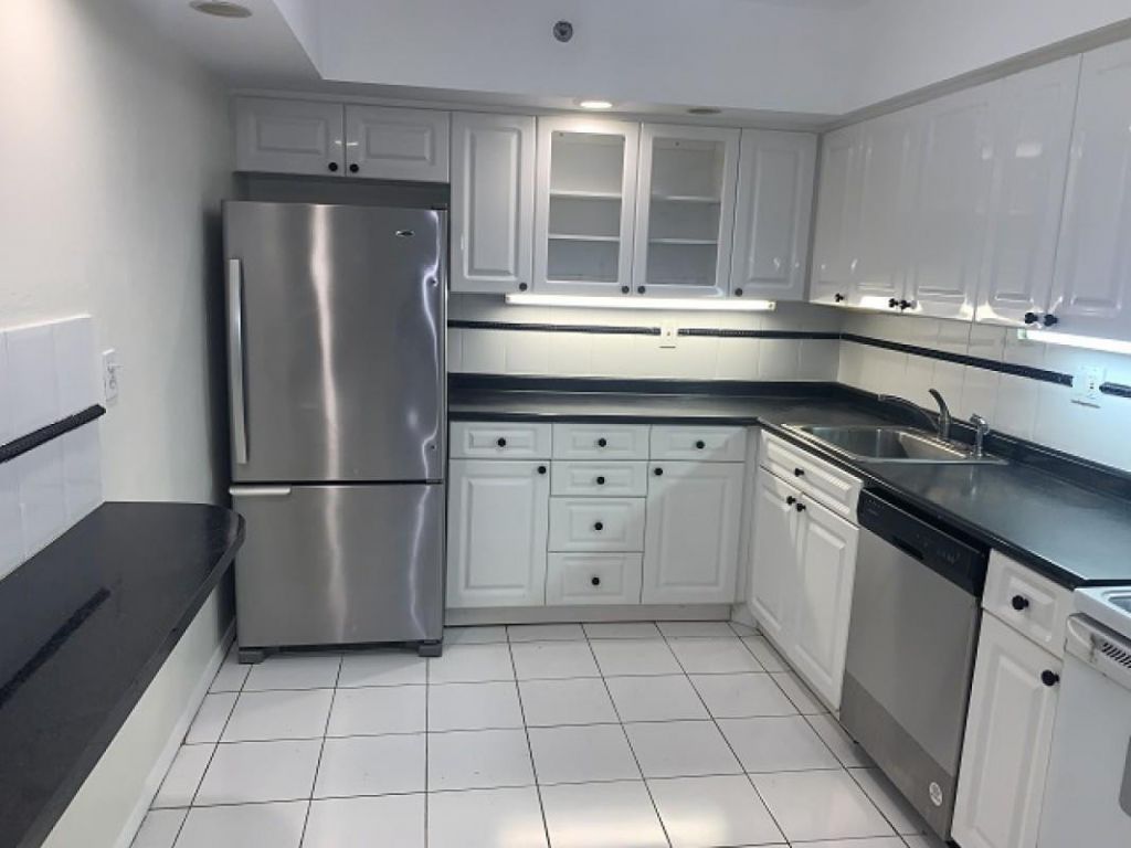 3600 Mystic Pointe Drive, Unit 314, Aventura, FL 33180 Photo