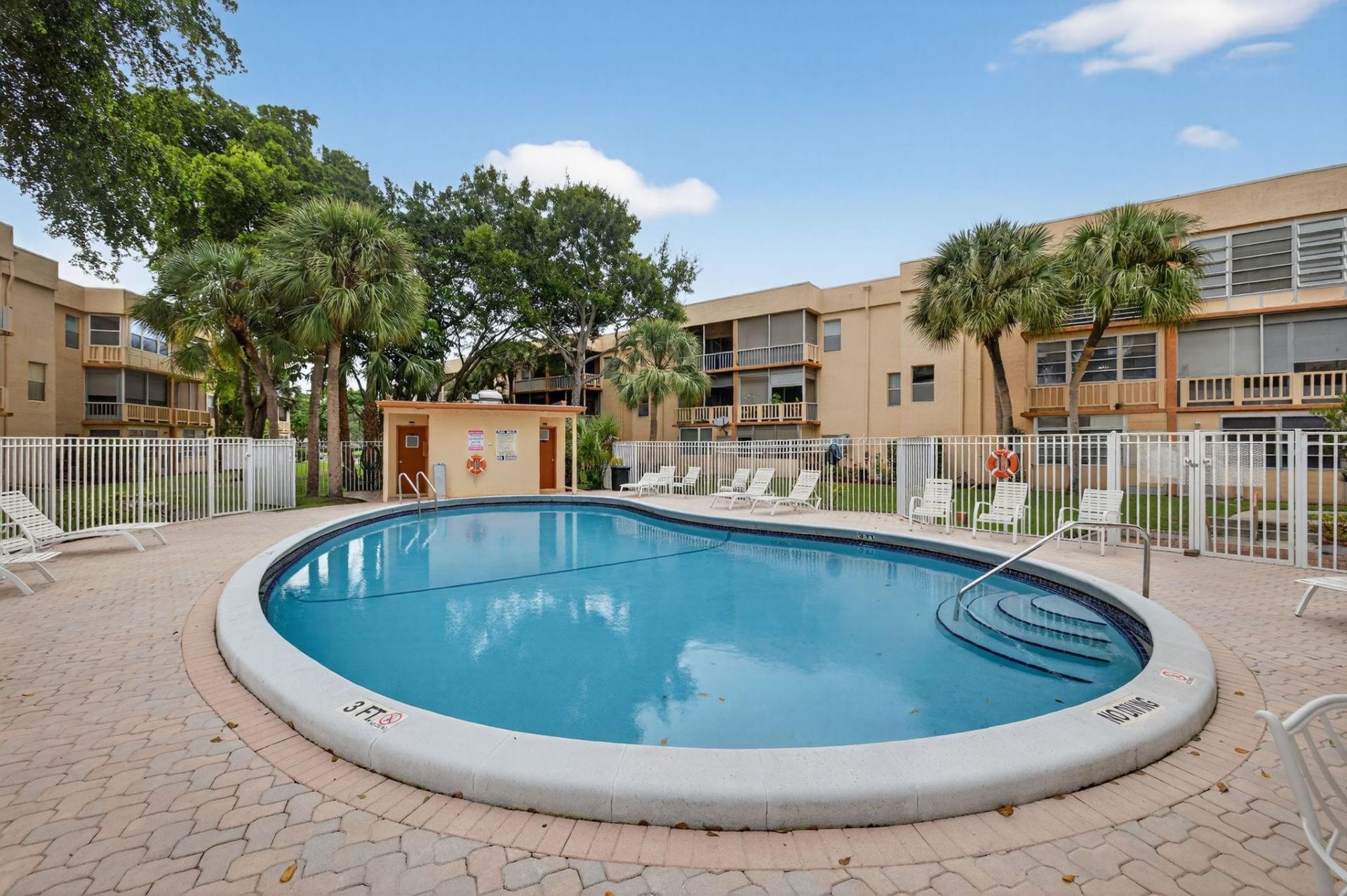 8400 Lagos De Campo Boulevard, Unit 303, Tamarac, FL 33321 Photo