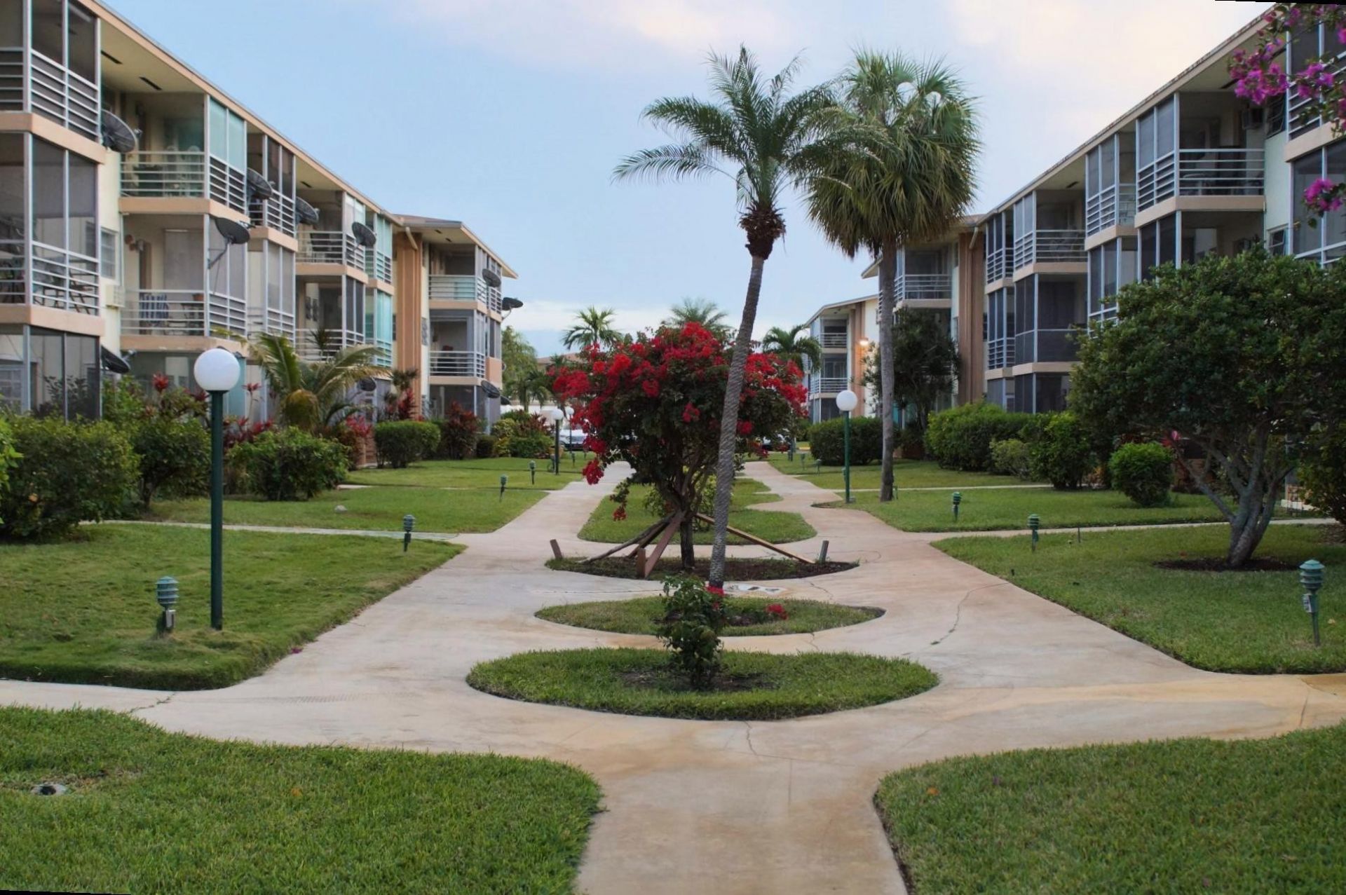 17090 NE 14th Ave, Unit 211, North Miami Beach, FL 33162 Photo