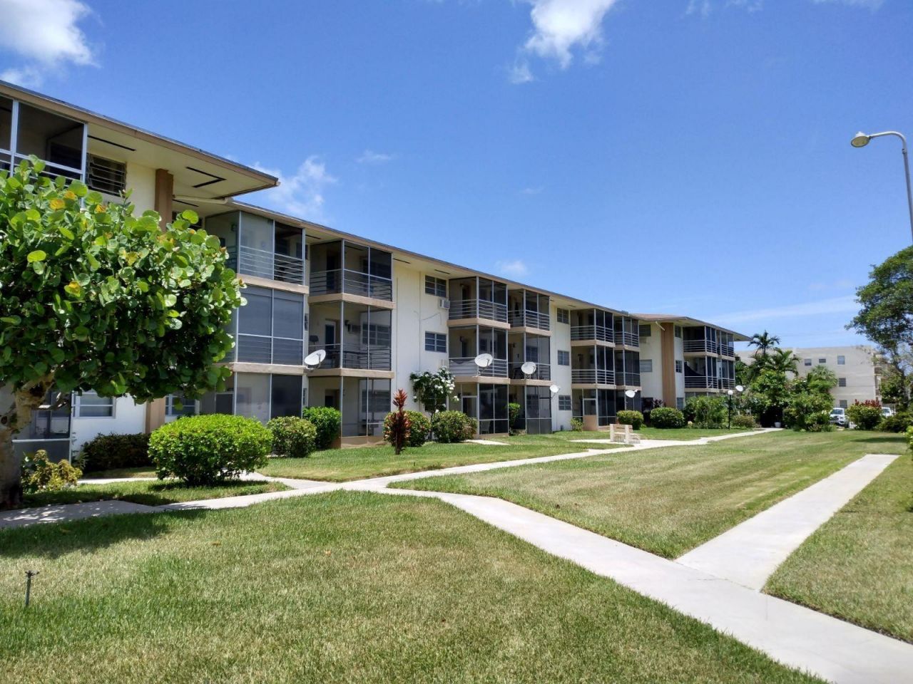 17090 NE 14th Ave, Unit 211, North Miami Beach, FL 33162 Photo