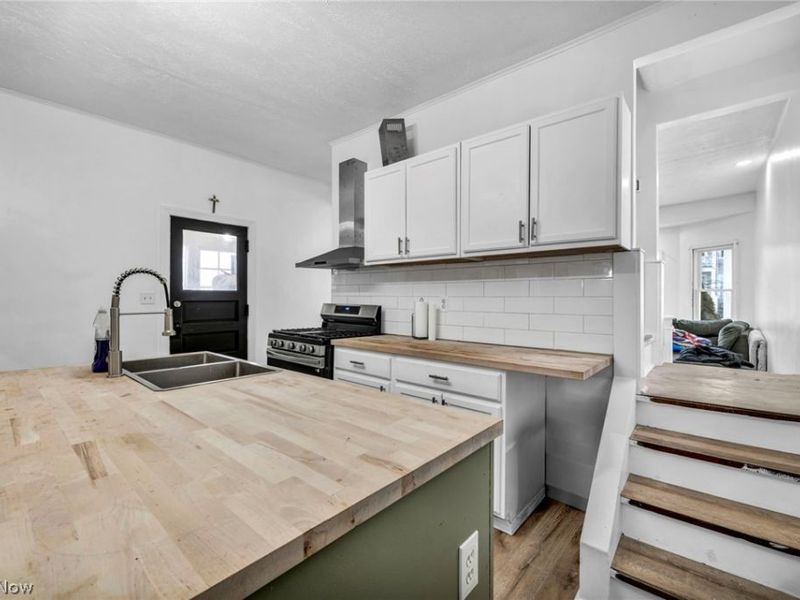 6923 Fullerton Avenue, Cleveland, OH 44105 Photo 16