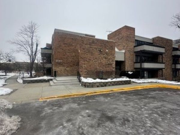 1813 Hemlock Place, Unit 311, Schaumburg, IL 60173