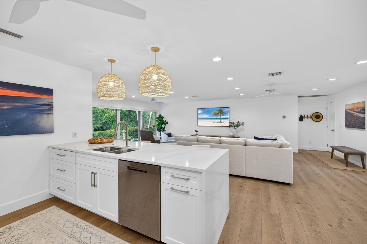 1103 Captains Walk St, Sanibel, FL 33957 Photo