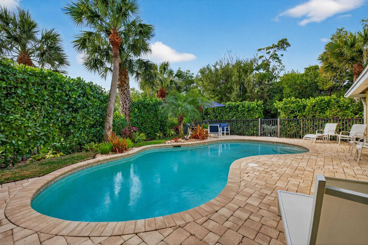 1103 Captains Walk St, Sanibel, FL 33957 Photo