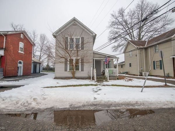 127 8th Street NE, New Philadelphia, OH 44663