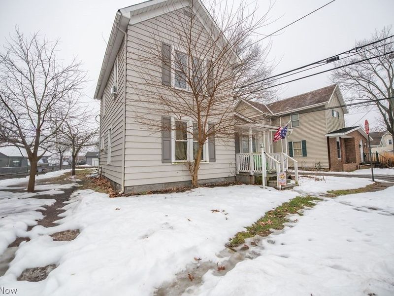 127 8th Street NE, New Philadelphia, OH 44663 Photo 2