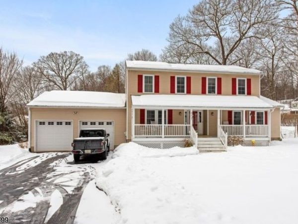20 Windjammer Dr, Jefferson, NJ 07849