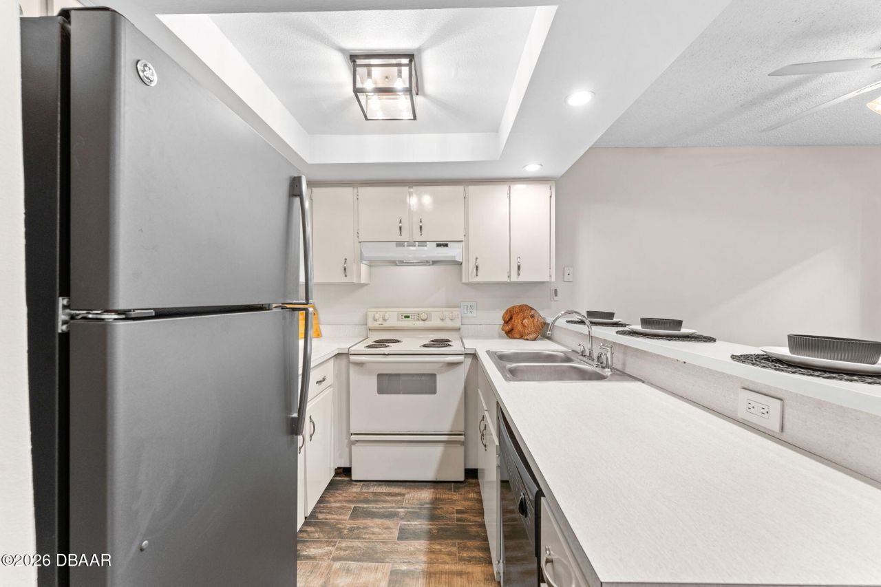 101 N Pine Street, Unit 2, New Smyrna Beach, FL 32169 Photo