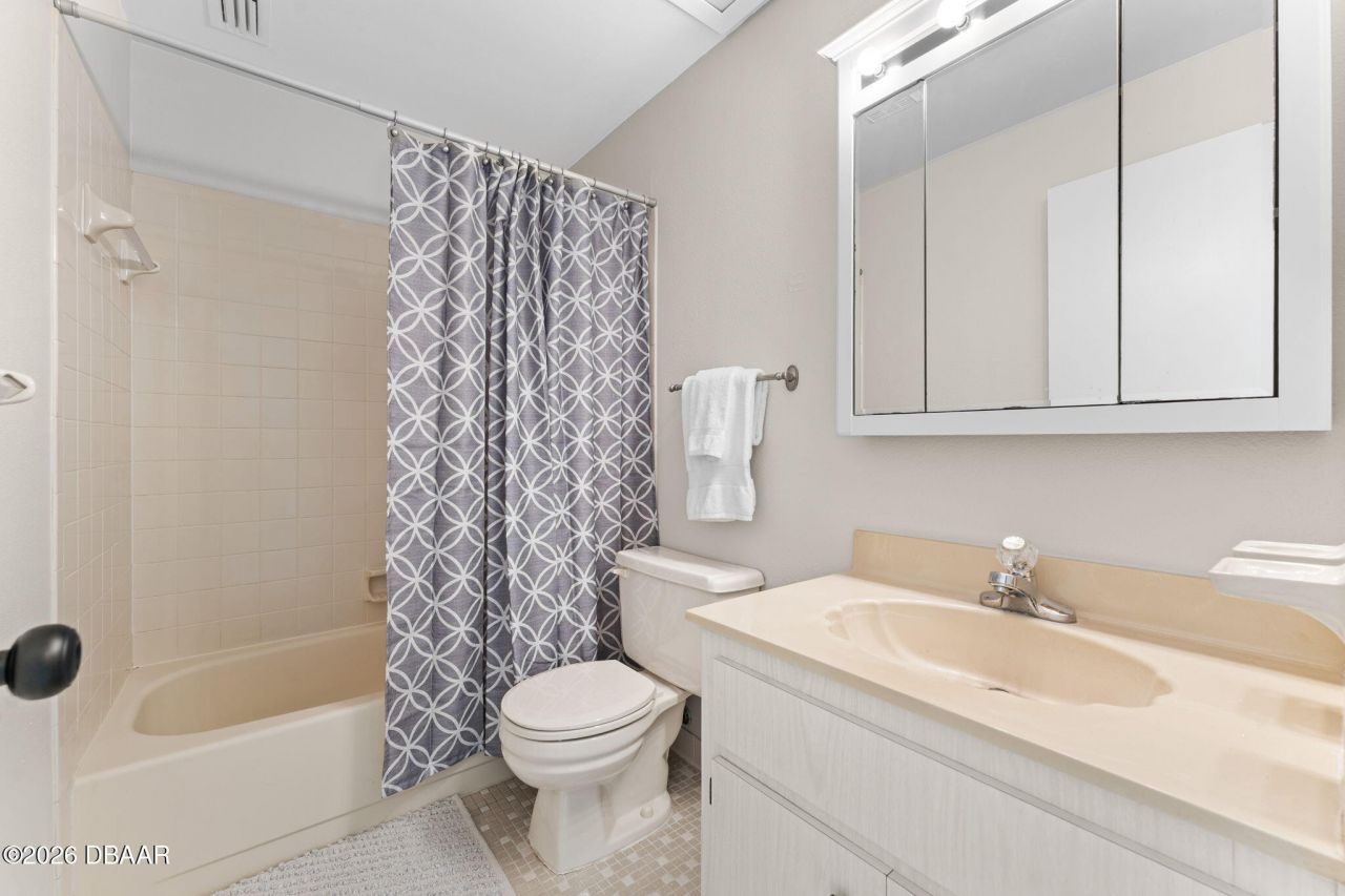 101 N Pine Street, Unit 2, New Smyrna Beach, FL 32169 Photo