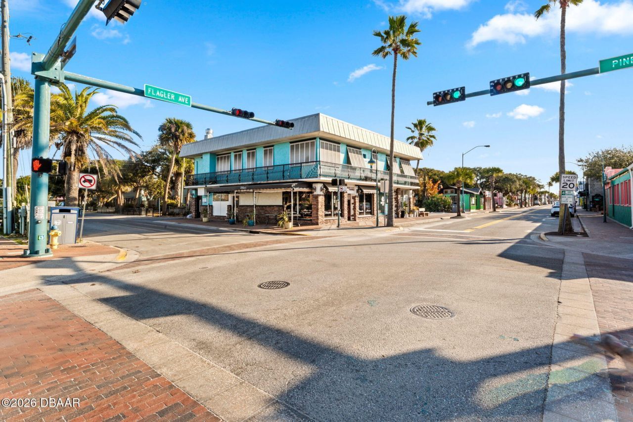 101 N Pine Street, Unit 2, New Smyrna Beach, FL 32169 Photo