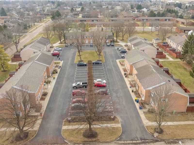 544 Adrian Court, Brookville, OH 45309 Photo 3