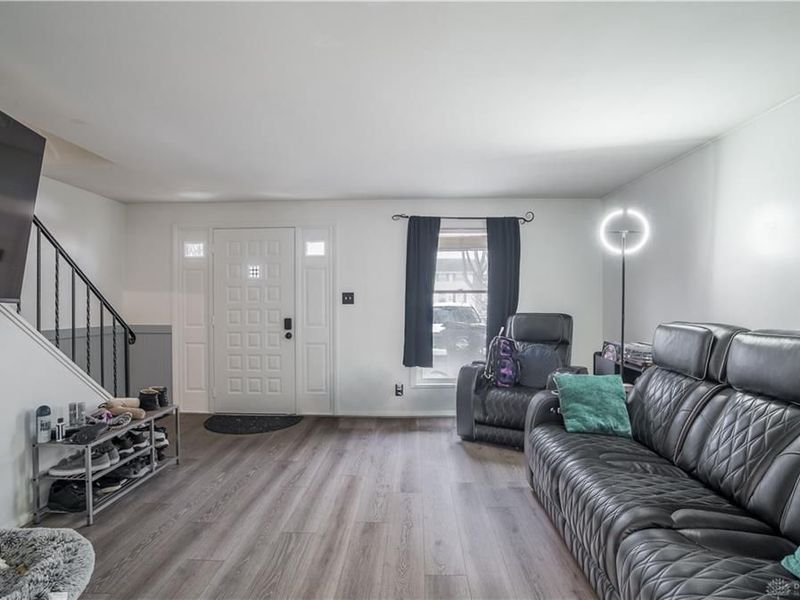 544 Adrian Court, Brookville, OH 45309 Photo 4