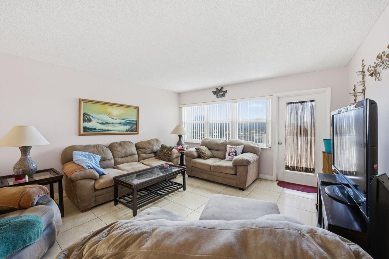 401 Golden Isles Drive, Unit 1009, Hallandale Beach, FL 33009 Photo