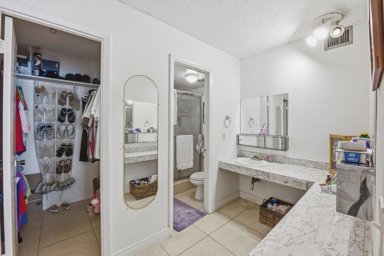 401 Golden Isles Drive, Unit 1009, Hallandale Beach, FL 33009 Photo