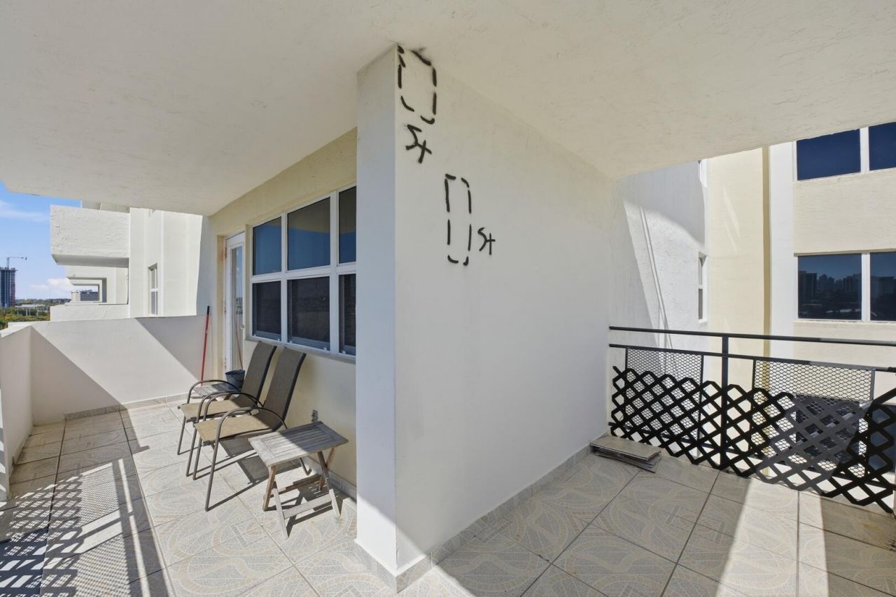 401 Golden Isles Drive, Unit 1009, Hallandale Beach, FL 33009 Photo