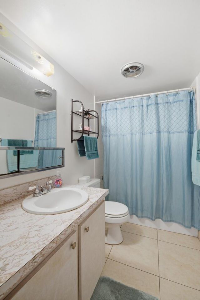 401 Golden Isles Drive, Unit 1009, Hallandale Beach, FL 33009 Photo