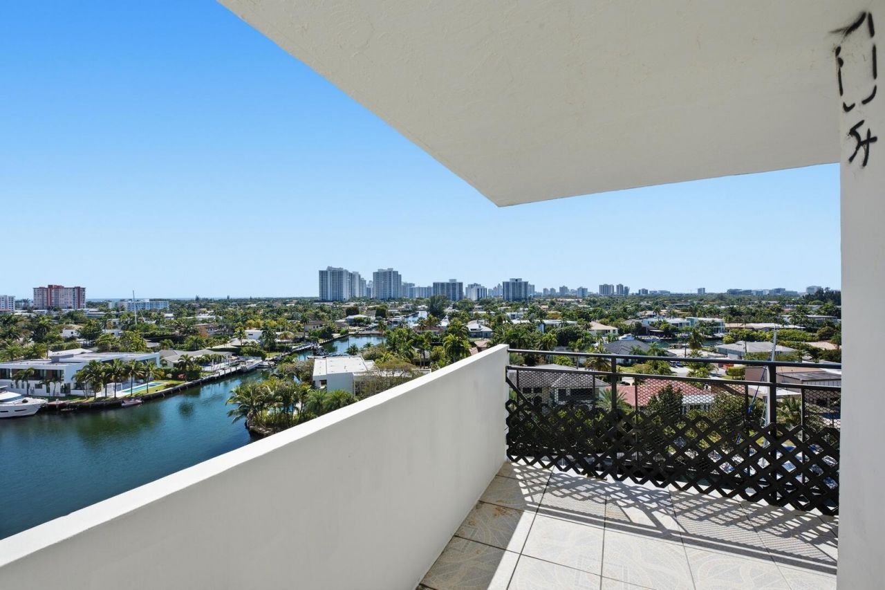 401 Golden Isles Drive, Unit 1009, Hallandale Beach, FL 33009 Photo