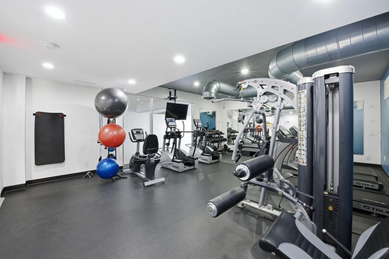 401 Golden Isles Drive, Unit 1009, Hallandale Beach, FL 33009 Photo