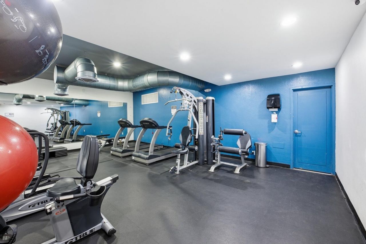 401 Golden Isles Drive, Unit 1009, Hallandale Beach, FL 33009 Photo