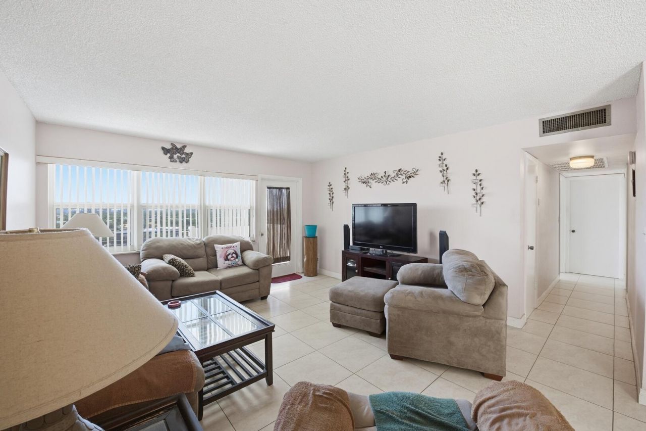 401 Golden Isles Drive, Unit 1009, Hallandale Beach, FL 33009 Photo