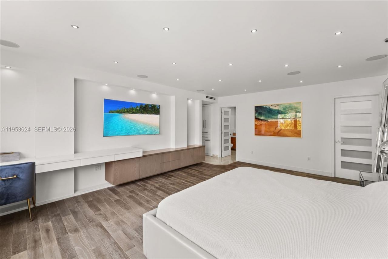 5640 Collins Ave , Unit 4D, Miami Beach, FL 33140 Photo