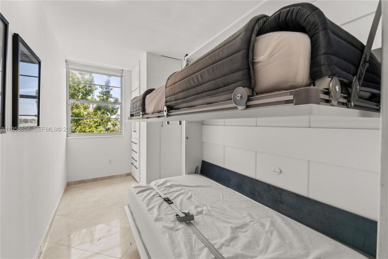 5640 Collins Ave , Unit 4D, Miami Beach, FL 33140 Photo