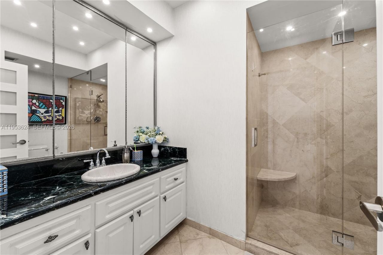 5640 Collins Ave , Unit 4D, Miami Beach, FL 33140 Photo