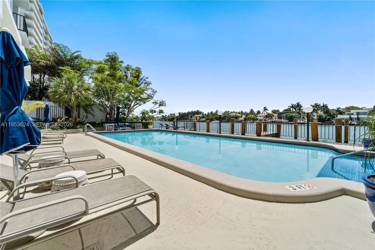 5640 Collins Ave , Unit 4D, Miami Beach, FL 33140 Photo