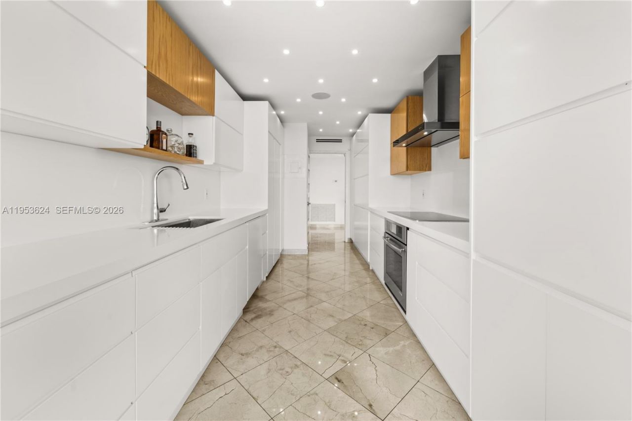 5640 Collins Ave , Unit 4D, Miami Beach, FL 33140 Photo