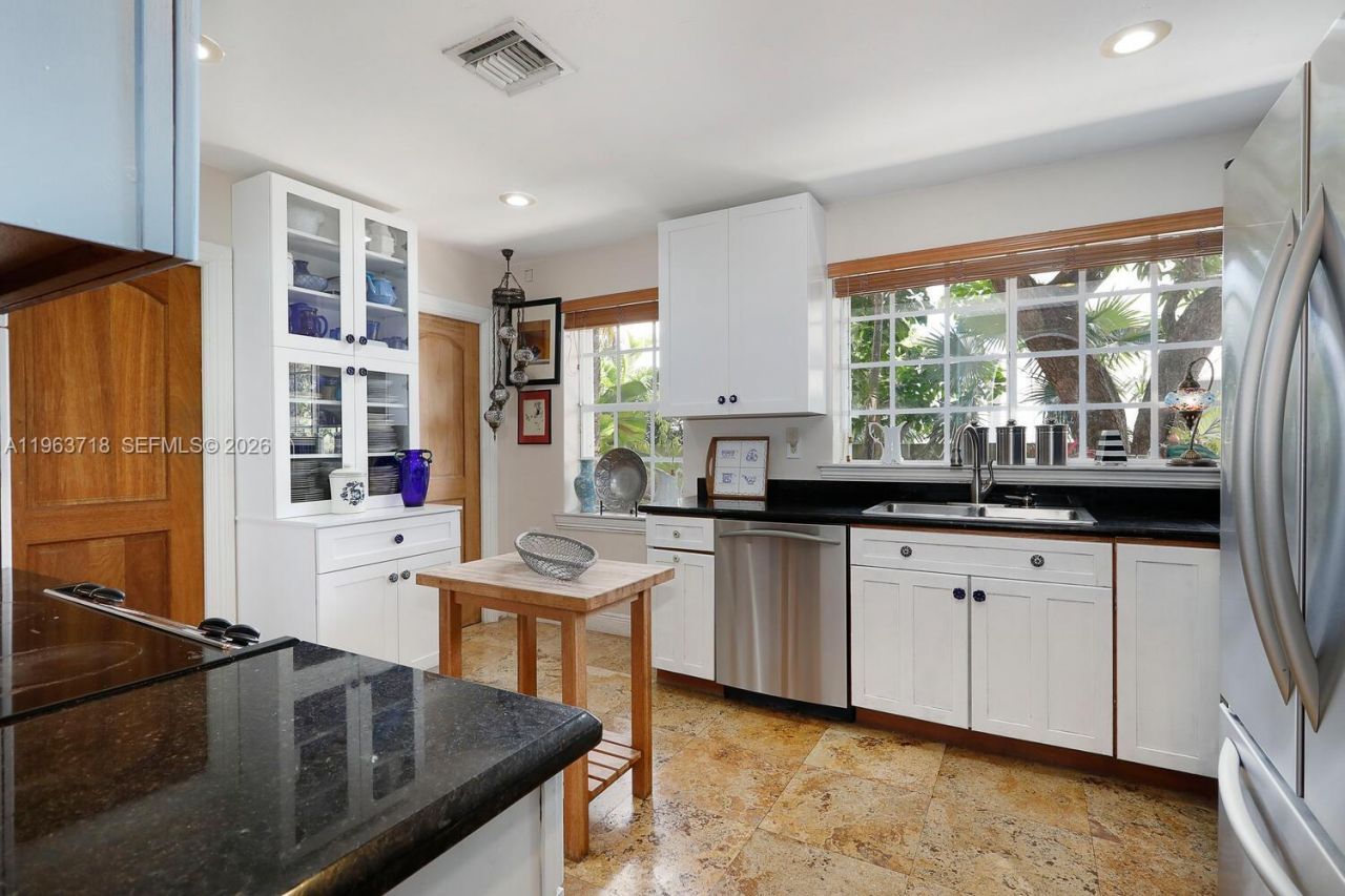 1755 SW 10th St, Miami, FL 33135 Photo