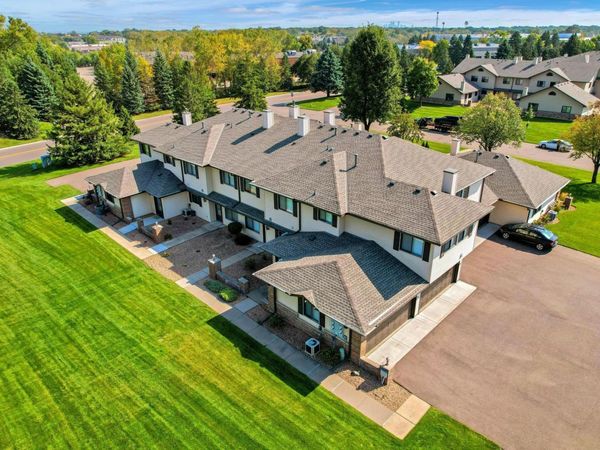 9900 55th Avenue N, Unit 8, Plymouth, MN 55442