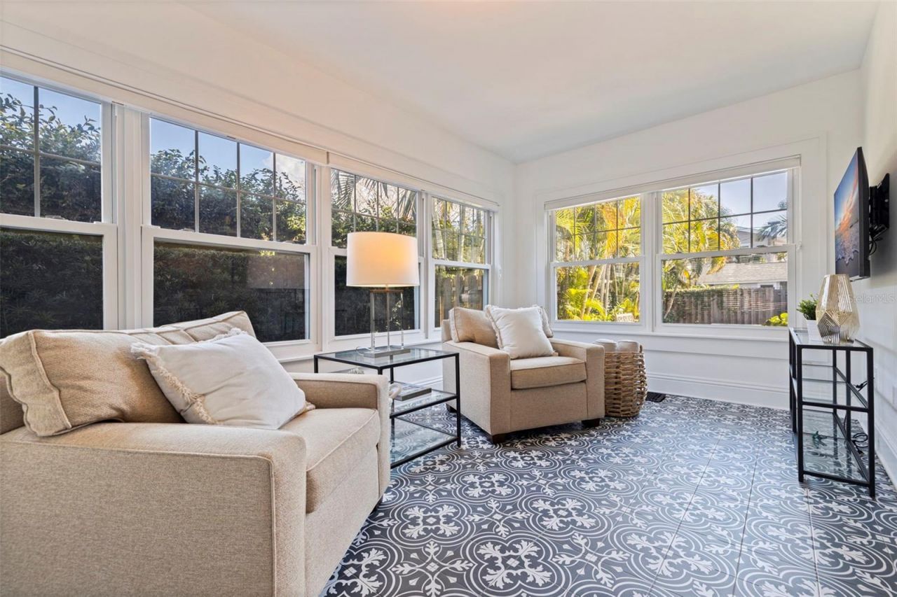 646 17th Ave Ne, Saint Petersburg, FL 33704 Photo