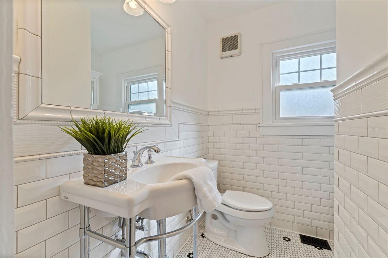 646 17th Ave Ne, Saint Petersburg, FL 33704 Photo