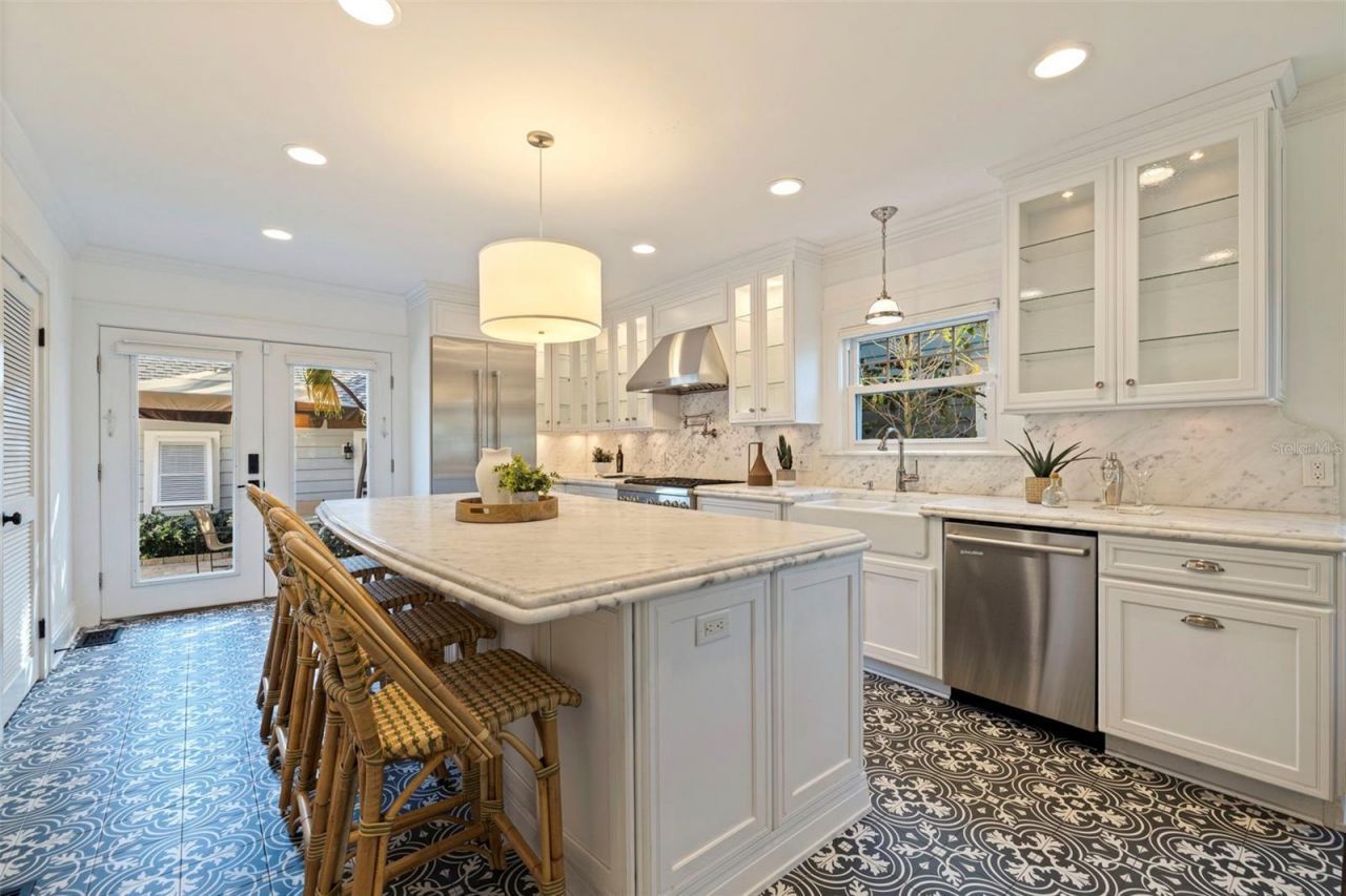 646 17th Ave Ne, Saint Petersburg, FL 33704 Photo